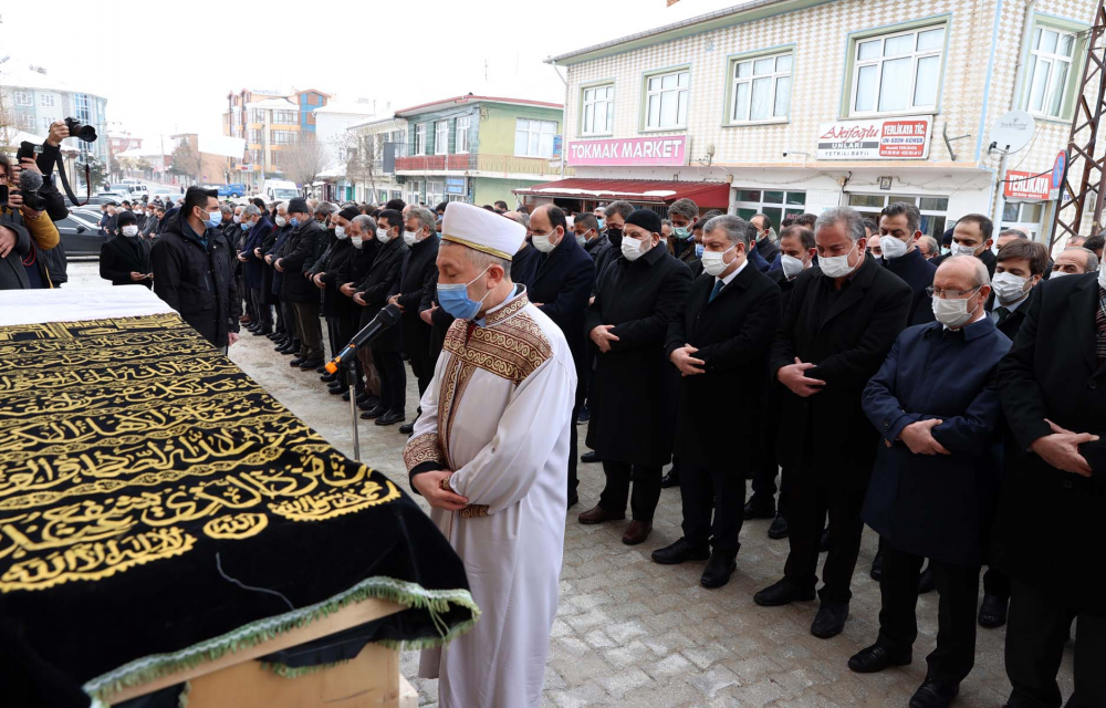 Sağlık Bakanı Fahrettin Koca'nın acı günü! Vefat eden babaannesi Fatma Koca toprağa verildi! Üzüntüsü gözlerinden okundu... 13