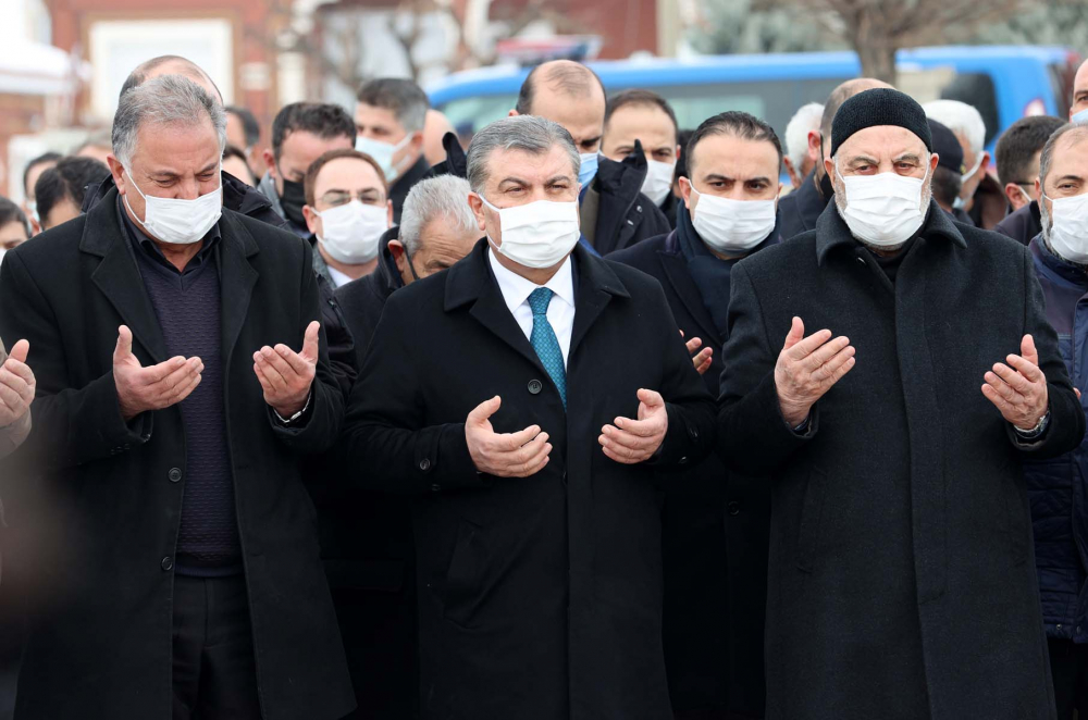 Sağlık Bakanı Fahrettin Koca'nın acı günü! Vefat eden babaannesi Fatma Koca toprağa verildi! Üzüntüsü gözlerinden okundu... 14