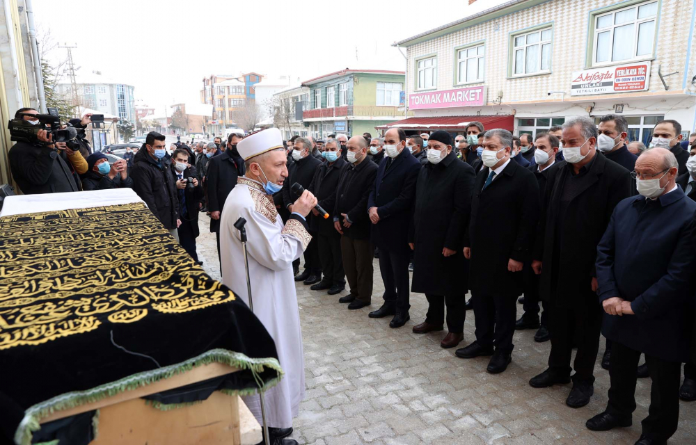 Sağlık Bakanı Fahrettin Koca'nın acı günü! Vefat eden babaannesi Fatma Koca toprağa verildi! Üzüntüsü gözlerinden okundu... 9