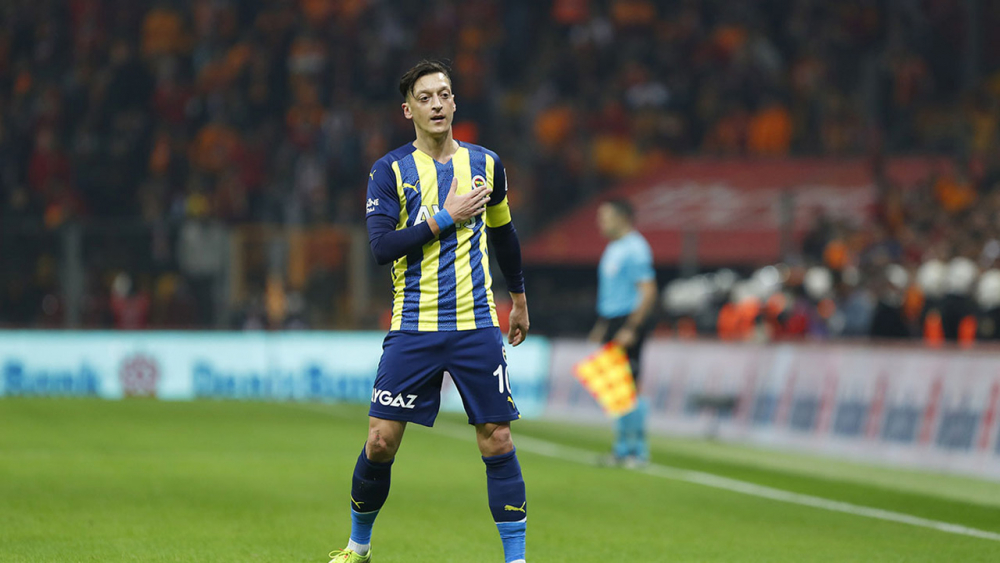 Fenerbahçe'nin yıldızı Mesut Özile'e sürpriz teklif! Yönetim kara kara düşünüyor! 2