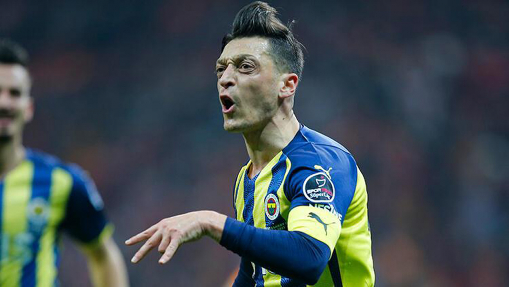 Fenerbahçe'nin yıldızı Mesut Özile'e sürpriz teklif! Yönetim kara kara düşünüyor! 8