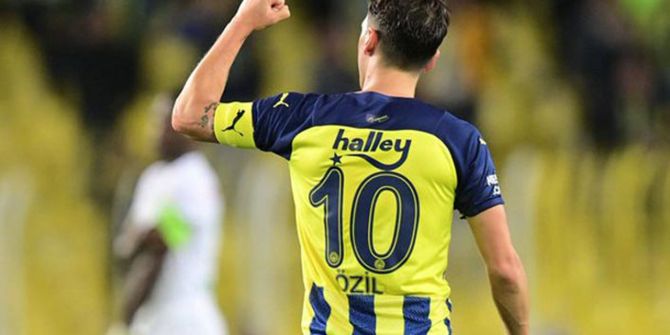 Fenerbahçe'nin yıldızı Mesut Özile'e sürpriz teklif! Yönetim kara kara düşünüyor!