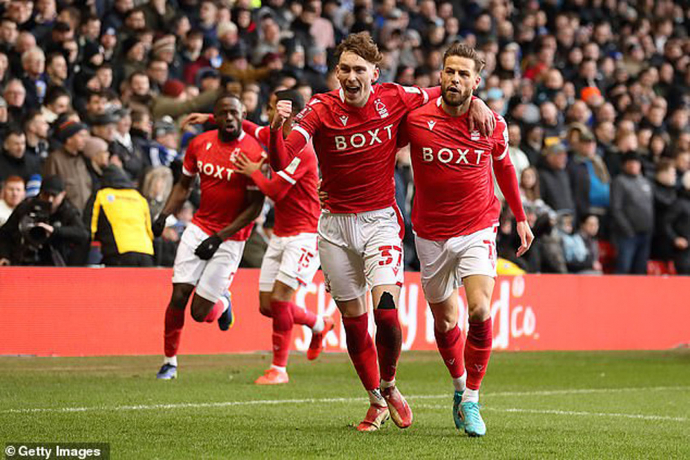 Çağlar Söyüncü'lü Leicester City kupada yıkıldı! Taraftar sahaya girip oyuncuları yumrukladı! 3