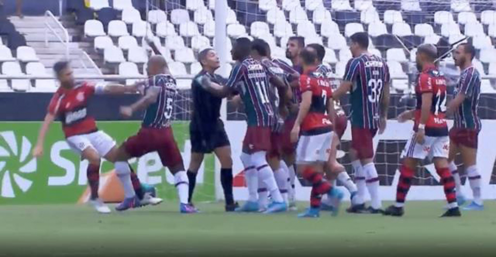 Felipe Melo ve Diego Ribas rahat durmadı! Sahada birbirine girerek maçın önüne geçtiler! 2