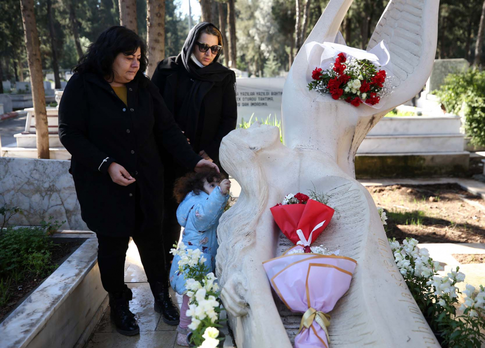 Özgecan Aslan, ölümünün 7.yılında unutulmadı! Acılı ailesi melek figürlü anıt mezarının başında anıldı... 14