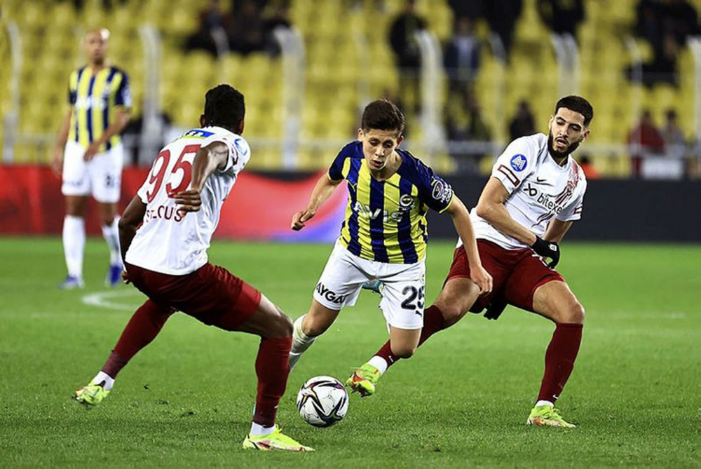 Fenerbahçe'nin yeni gözdesi Arda Güler futboluyla mest etti! Maaşı alıp yatan veteranlara ders verdi 3