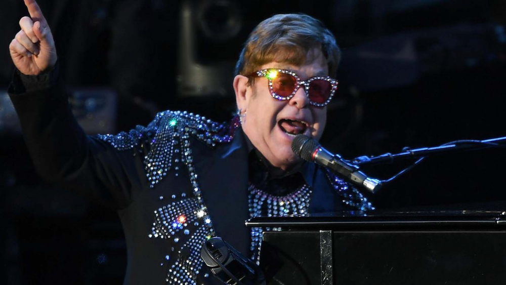 Az daha ölüyordu! Ünlü şarkıcı Elton John'un özel jeti üçüncü denemede yere inebildi! 2