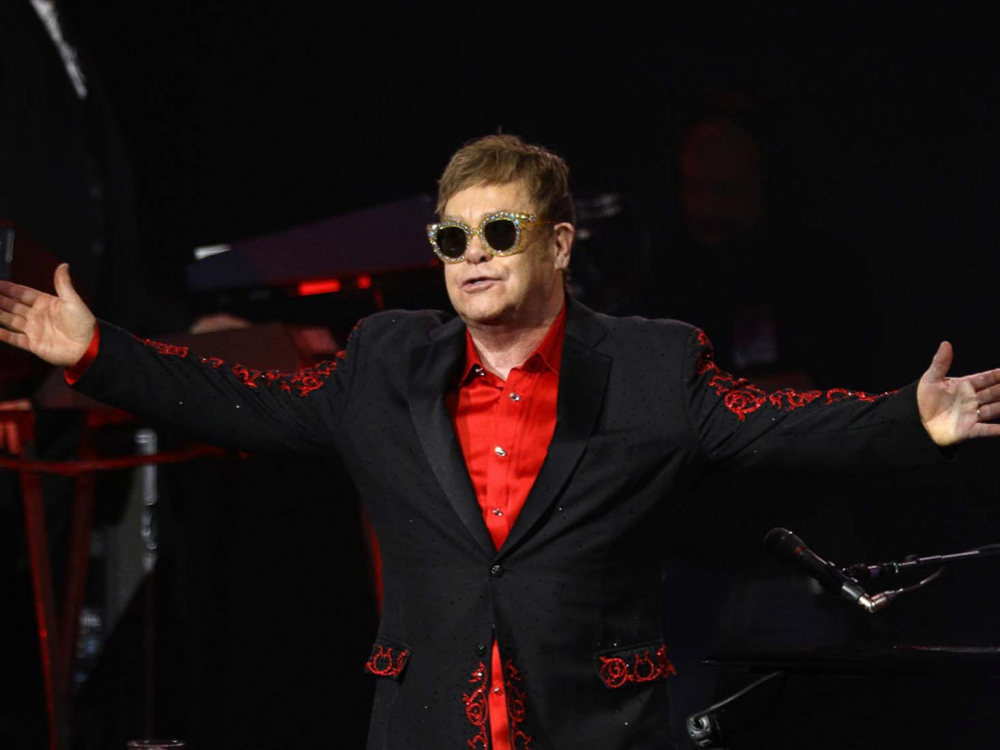 Az daha ölüyordu! Ünlü şarkıcı Elton John'un özel jeti üçüncü denemede yere inebildi! 4