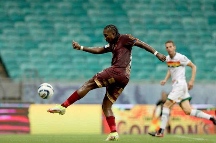 Bahia takım otobüsüne bombalı saldırı! Trabzonspor'un eski yıldızı Hugo Rodallega da otobüsteydi! Sağlık durumu... 11