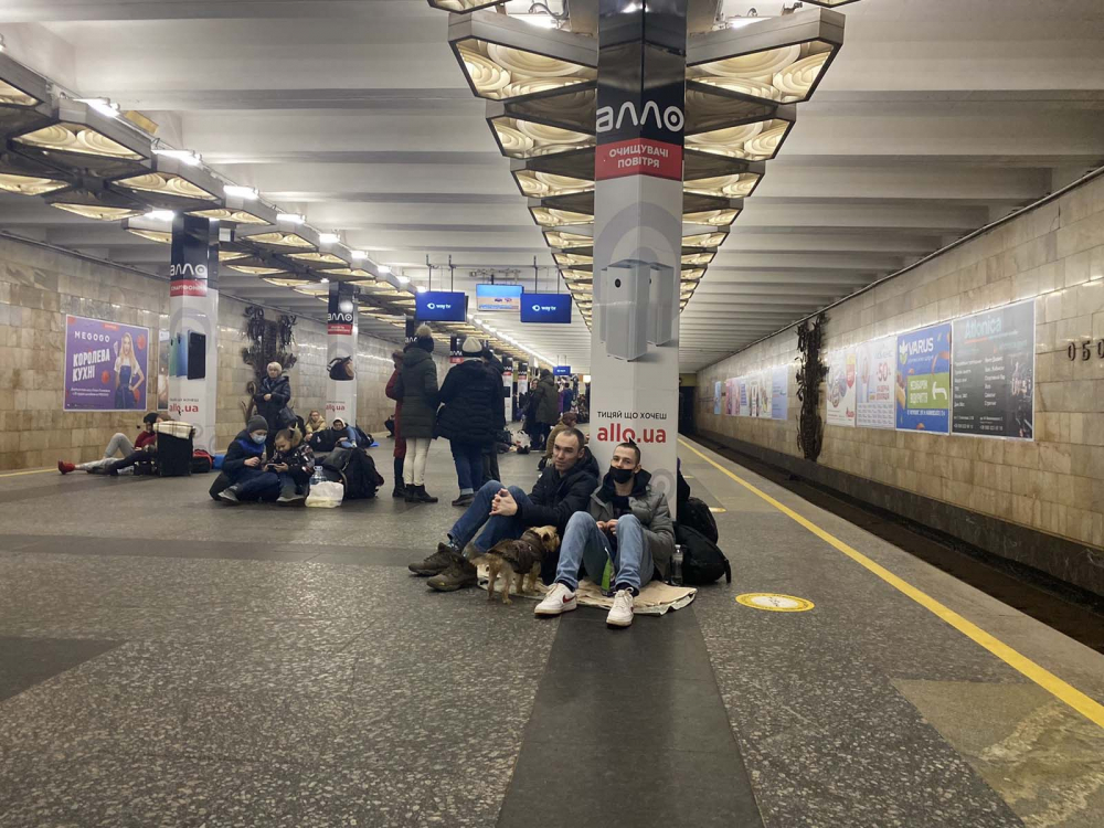 Ukrayna - Rusya savaşının acı fotoğrafları...Rusya'nın saldırıları sonrası Ukraynalılar metro istasyonlarında sığındı! Halk yaşam savaşı veriyor! 3