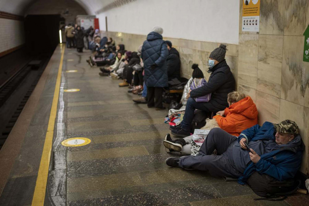 Ukrayna - Rusya savaşının acı fotoğrafları...Rusya'nın saldırıları sonrası Ukraynalılar metro istasyonlarında sığındı! Halk yaşam savaşı veriyor! 6