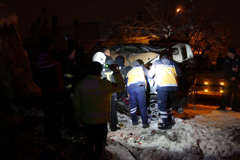 Burdur'da korkunç kaza yürekleri acıttı! 21 yaşındaki 4 genç hayatını kaybetti 7