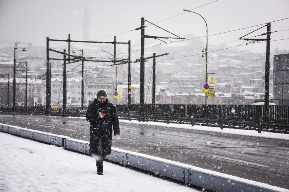 İstanbul kar yağışına teslim oldu! Vatandaşlar yürüyen kardan adama döndü! İşte kentin birçok noktasından fotoğraflar... 10