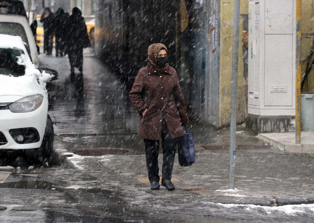 İstanbul kar yağışına teslim oldu! Vatandaşlar yürüyen kardan adama döndü! İşte kentin birçok noktasından fotoğraflar... 17