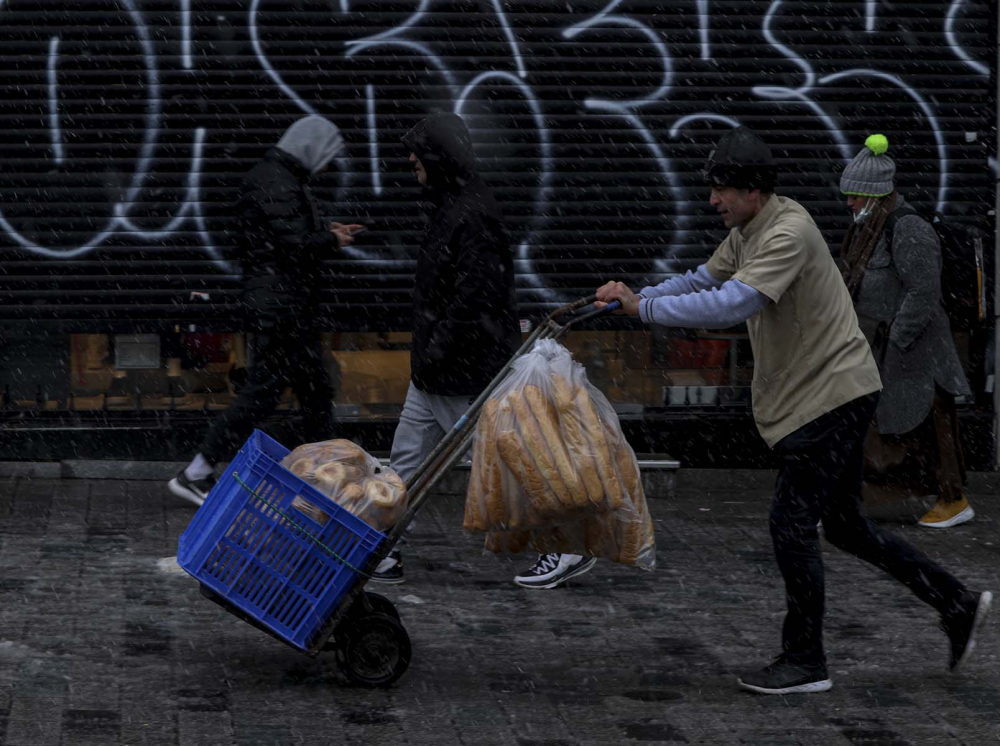 İstanbul kar yağışına teslim oldu! Vatandaşlar yürüyen kardan adama döndü! İşte kentin birçok noktasından fotoğraflar... 29