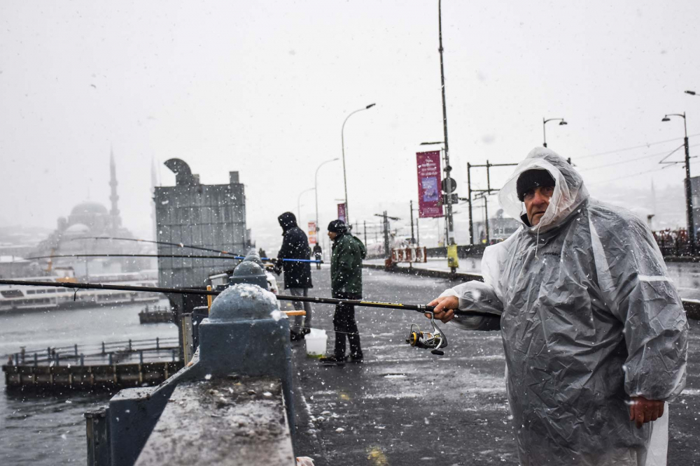 İstanbul kar yağışına teslim oldu! Vatandaşlar yürüyen kardan adama döndü! İşte kentin birçok noktasından fotoğraflar... 6