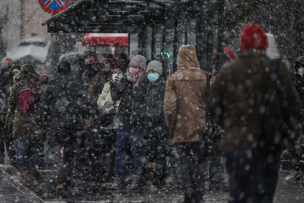 İstanbul kar yağışına teslim oldu! Vatandaşlar yürüyen kardan adama döndü! İşte kentin birçok noktasından fotoğraflar... 7