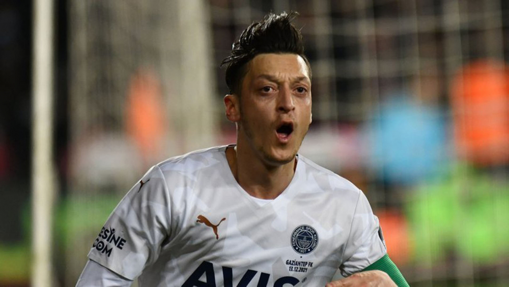 Mesut Özil İngiltere'nin gündeminden düşmüyor! Efsane ismin Özil yorumu dikkat çekti! 3