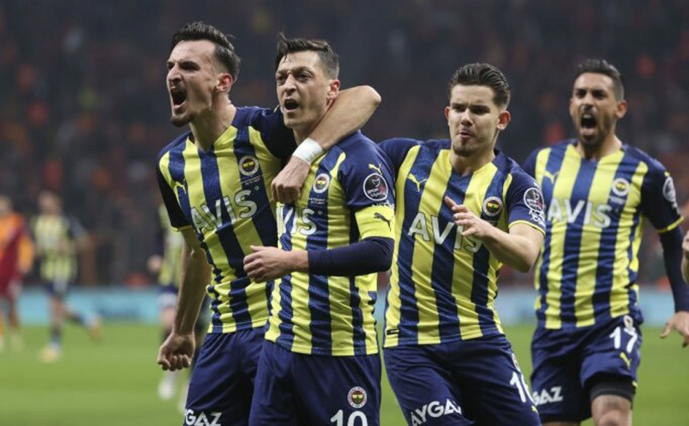 Fenerbahçe'de kadro dağılıyor! Yıldız isimler bir bir gidecek! 4 ismin bileti kesildi! 2