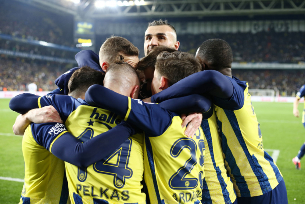 Fenerbahçe'de kadro dağılıyor! Yıldız isimler bir bir gidecek! 4 ismin bileti kesildi! 4