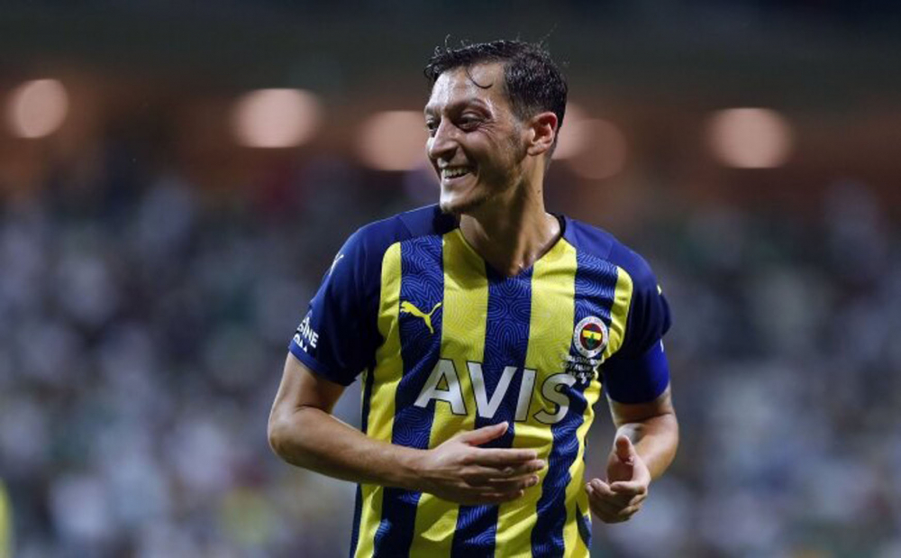 Fenerbahçe'de kadro dışı bırakılan Mesut Özil'in yeni takımı belli oluyor! Yıldız futbolcunun gideceği ülke şaşkınlık yarattı! 1