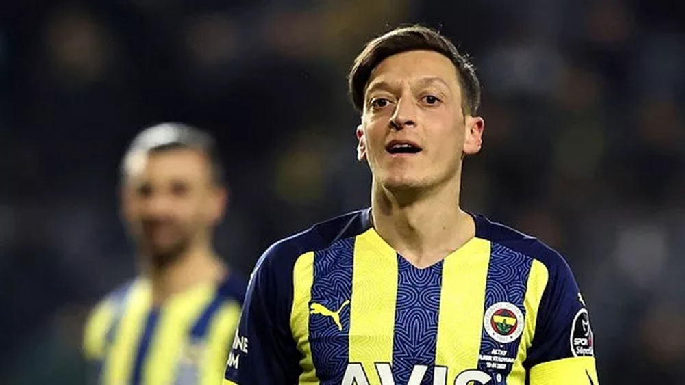 Fenerbahçe'de kadro dışı bırakılan Mesut Özil'in yeni takımı belli oluyor! Yıldız futbolcunun gideceği ülke şaşkınlık yarattı! 4