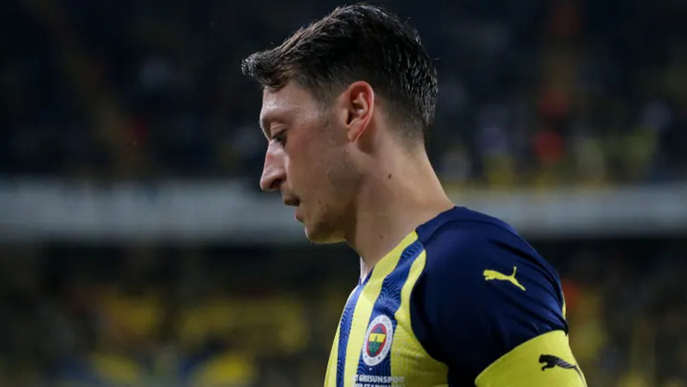 Fenerbahçe'de kadro dışı bırakılan Mesut Özil'in yeni takımı belli oluyor! Yıldız futbolcunun gideceği ülke şaşkınlık yarattı! 6