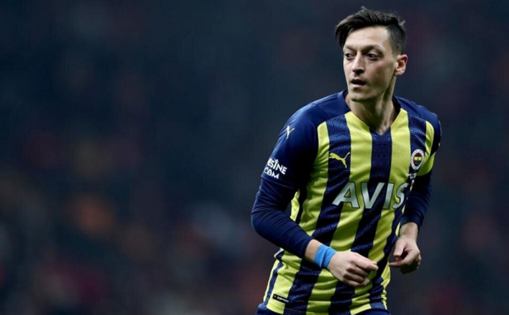 Fenerbahçe'de kadro dışı bırakılan Mesut Özil'in yeni takımı belli oluyor! Yıldız futbolcunun gideceği ülke şaşkınlık yarattı! 9