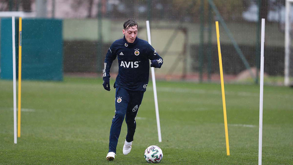 Fenerbahçe'de kadro dışı bırakılan Mesut Özil ilk kez konuştu! " Karardan haberim yoktu" 5