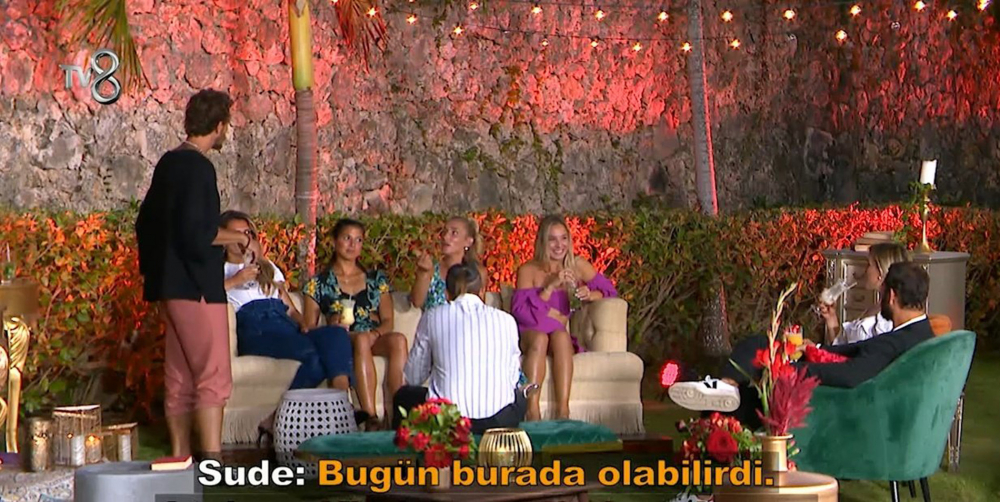 Survivor Sude'nin birleşme partisinde yaptığı gönderme olay oldu! Mert Öcal'ın yanıtı kafaları karıştırdı! "Yani ikisini birden mi..." 2