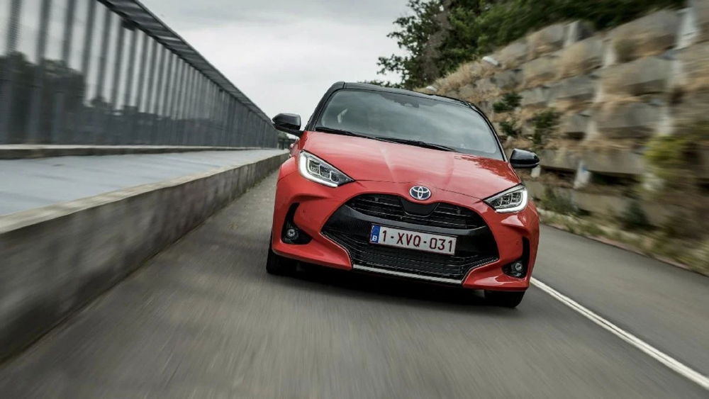 Bu indirime bakmadan sakın araba almayın! Toyota Yaris Hybrd fiyatlarını dibe çekti! İndirimi görenler bayiye koştu! 5