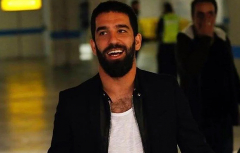 Arda Turan'ın burnunu kırdığı Berkay yine kavga iddiasıyla gündeme geldi! Hastaneye kaldırıldı! Sosyal medya hesabından her şeyi açıkladı! 3