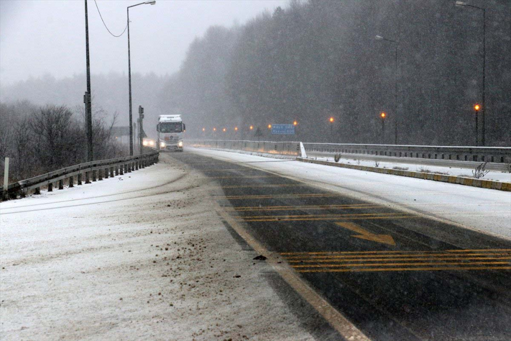 Kışlıkları geri çıkarın! Meteoroloji son dakikayı sarı uyarıyla duyurdu; Sakarya, Bolu ve Bartın'da şiddetli kar yağışı geliyor! 3