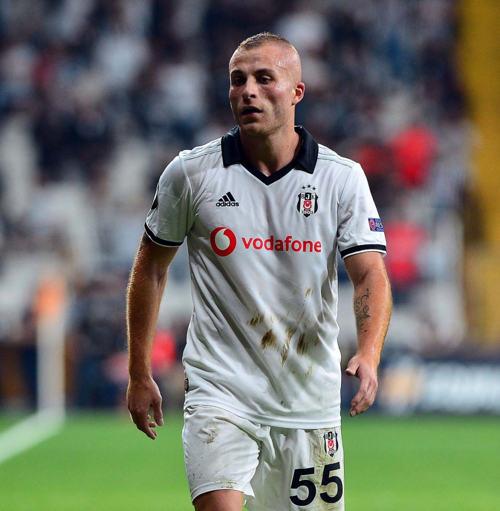 Ceyhun Kazancı'dan flaş açıklamalar! Beşiktaş'ta takımdan gidecek futbolcular belli oldu! Hepsiyle vedalaşılacak... 12