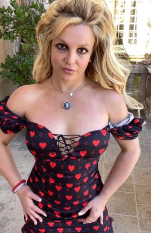 Babasının vasiliğinden kurtulan Britney Spears müjdeyi duyurdu! Kendisinden yaşça küçük sevgilisi Sam Asghari'den hamile kaldı! 9