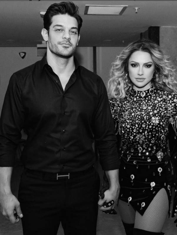 Evlenmeleri beklenen Hadise ve Mehmet Dinçerler çiftinden yasa dışı hareket! Hayranları inanmadı! "Yoksa zina sayılırdı" 4