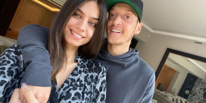 Mesut Özil ve Amine Gülşe’den müjdeli haber! İkinci çocuk geliyor