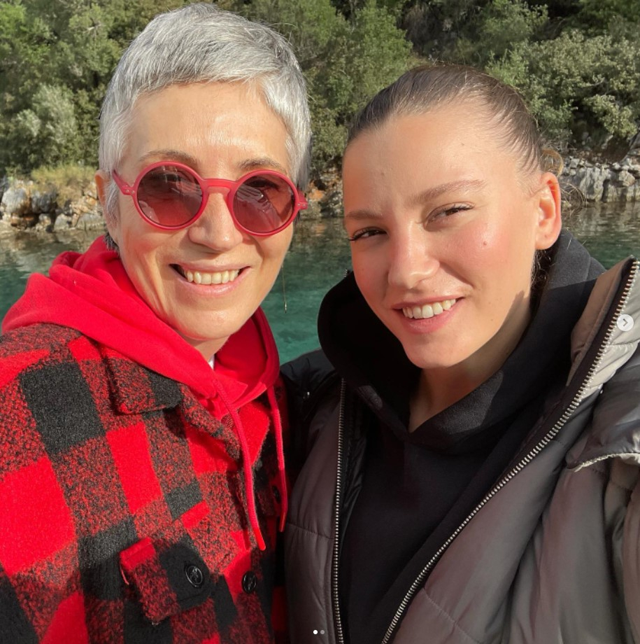 Serenay Sarıkaya'dan duygulandıran anneler günü paylaşımı! "Babası annesine çok çektirmiş" 4