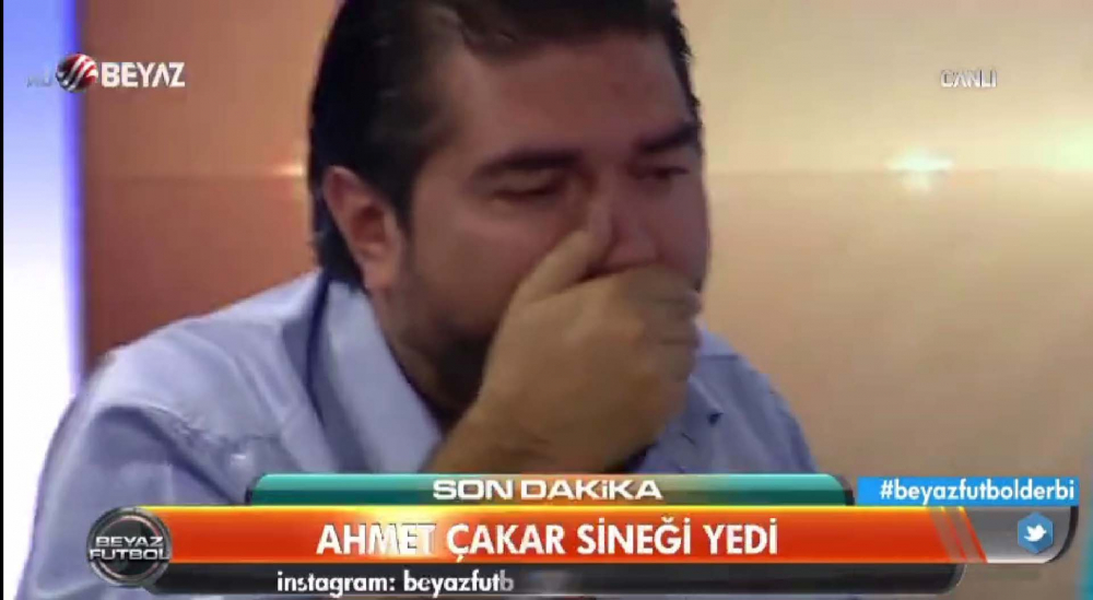 Canlı yayına damga vuran anlar! Ahmet Çakar, yakaladığı sineği yedi! Programdakiler şoke oldu! 5