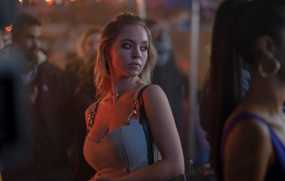 Euphoria Cassie kırmızı halıda kabusu yaşadı! Sydney Sweeney, paparazzilerin tacizine uğradı! 1