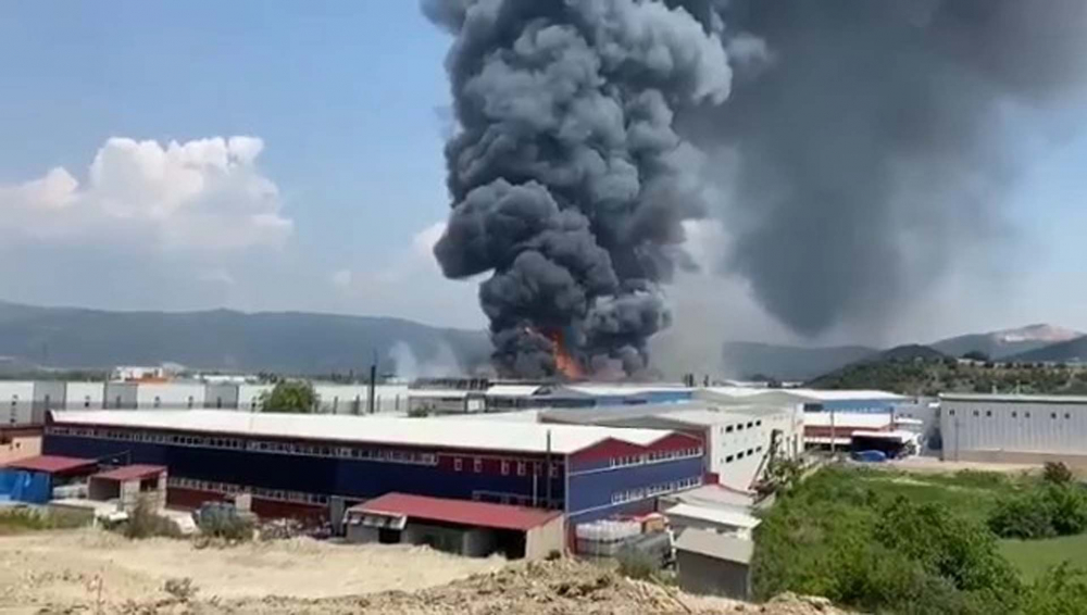 Bursa Kestel'de fabrika yangını! Simsiyah dumanlar gökyüzünü kapladı! Görenler inanamadı 10