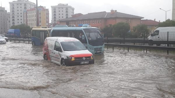 Pendik'te sağanak sele döndü! Vatandaşlar mahsur kaldı... 5