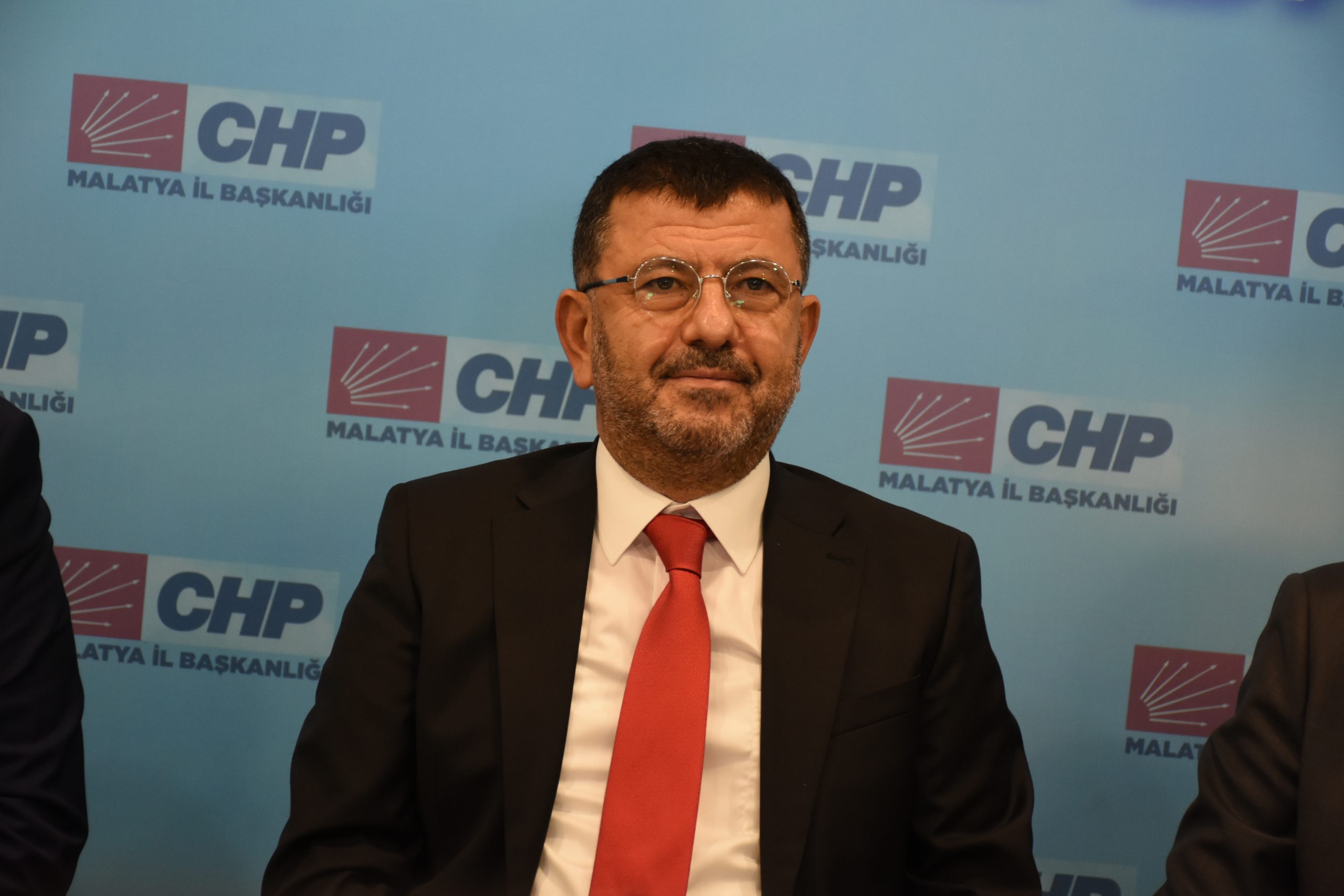 Üzen haber!  CHP Genel Başkan Yardımcısı Veli Ağbaba korona nedeniyle hastaneye kaldırıldı