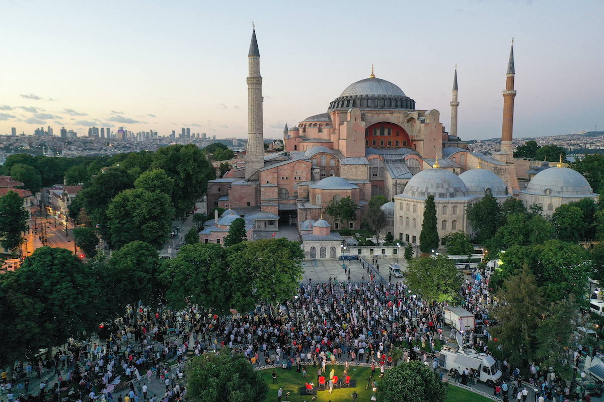 Rüyada Ezan Sesi Görmek / Rüyada Ezan Sesi Duymak Tabiri