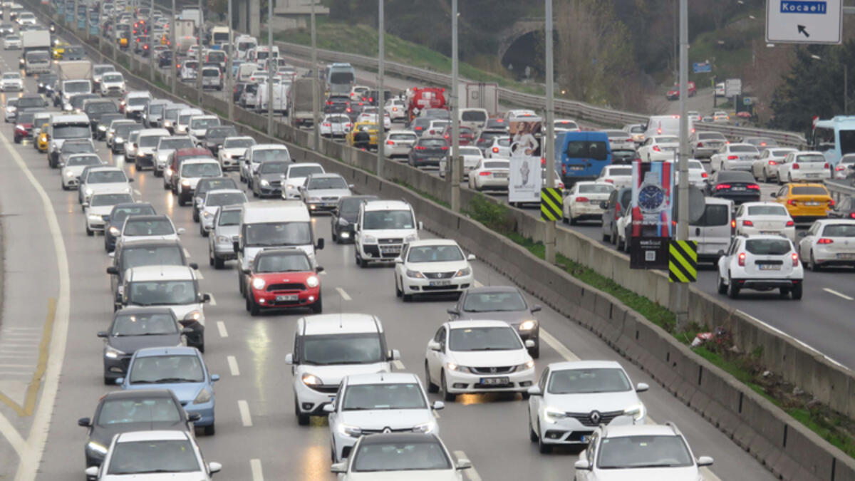 56 saatlik kısıtlama öncesi trafik durma noktasına yaklaştı