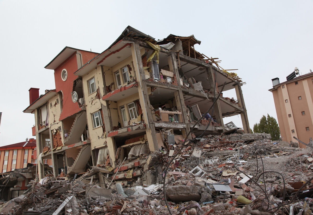 Rüyada Deprem Görmek / Rüyada Deprem Olması Tabiri