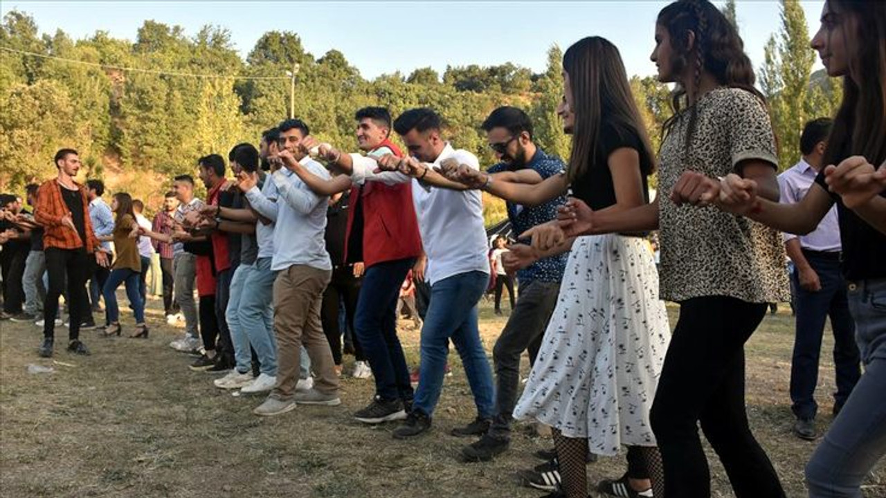 Rüyada Halay Çektiğini Görmek, Halay Çekmek Tabirleri