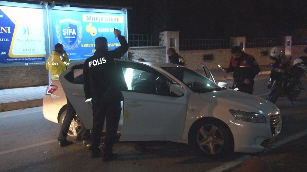 Kısıtlamayı hiçe saydı! Polisin ’Dur’ ihtarına uymayınca kaza yaptı