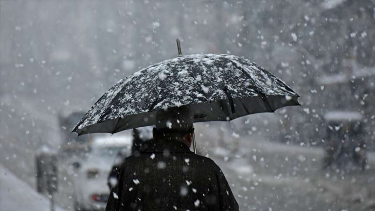 Meteoroloji'den uyarı:  Hava sıcaklıkları düşüyor! Beklenen kar kente giriş yaptı...