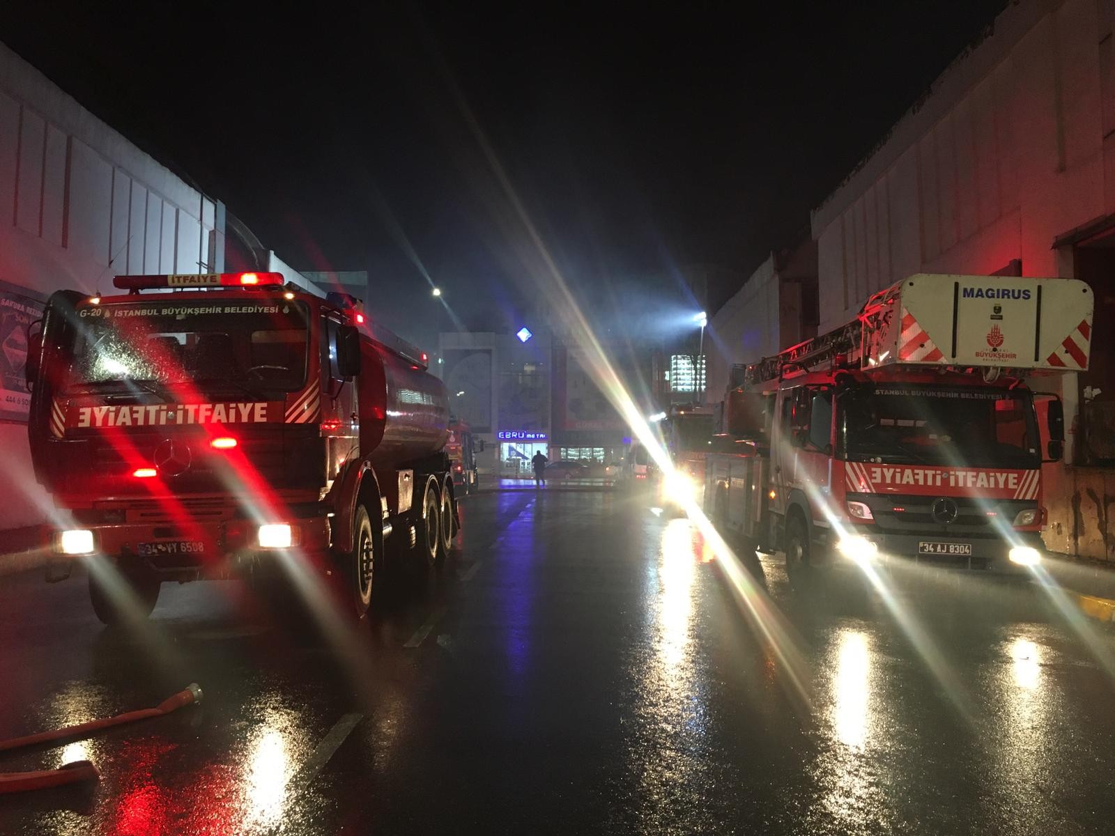 İSTOÇ’ta iş yeri yangını: Alevler her yeri sardı!